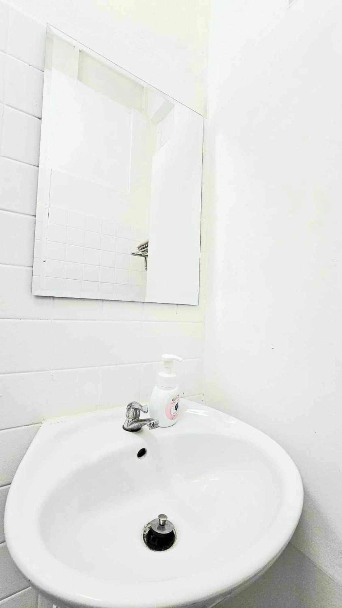 W District Guesthouse Bangkok Zewnętrze zdjęcie