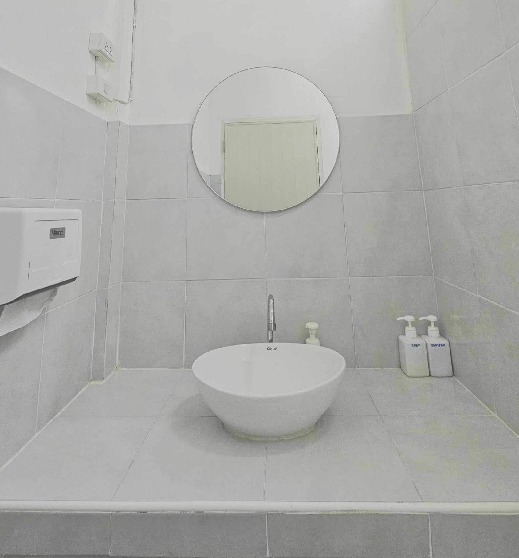 W District Guesthouse Bangkok Zewnętrze zdjęcie