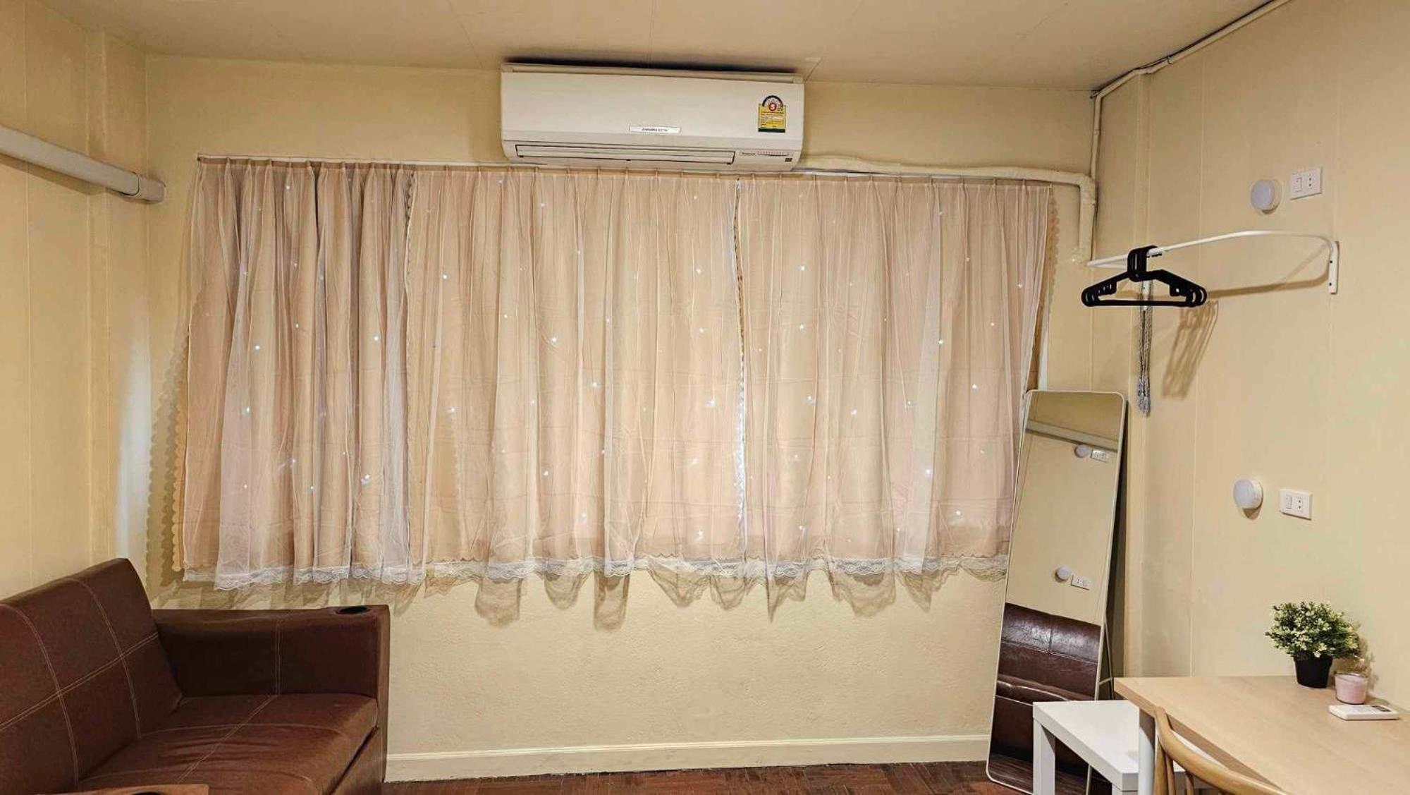W District Guesthouse Bangkok Zewnętrze zdjęcie