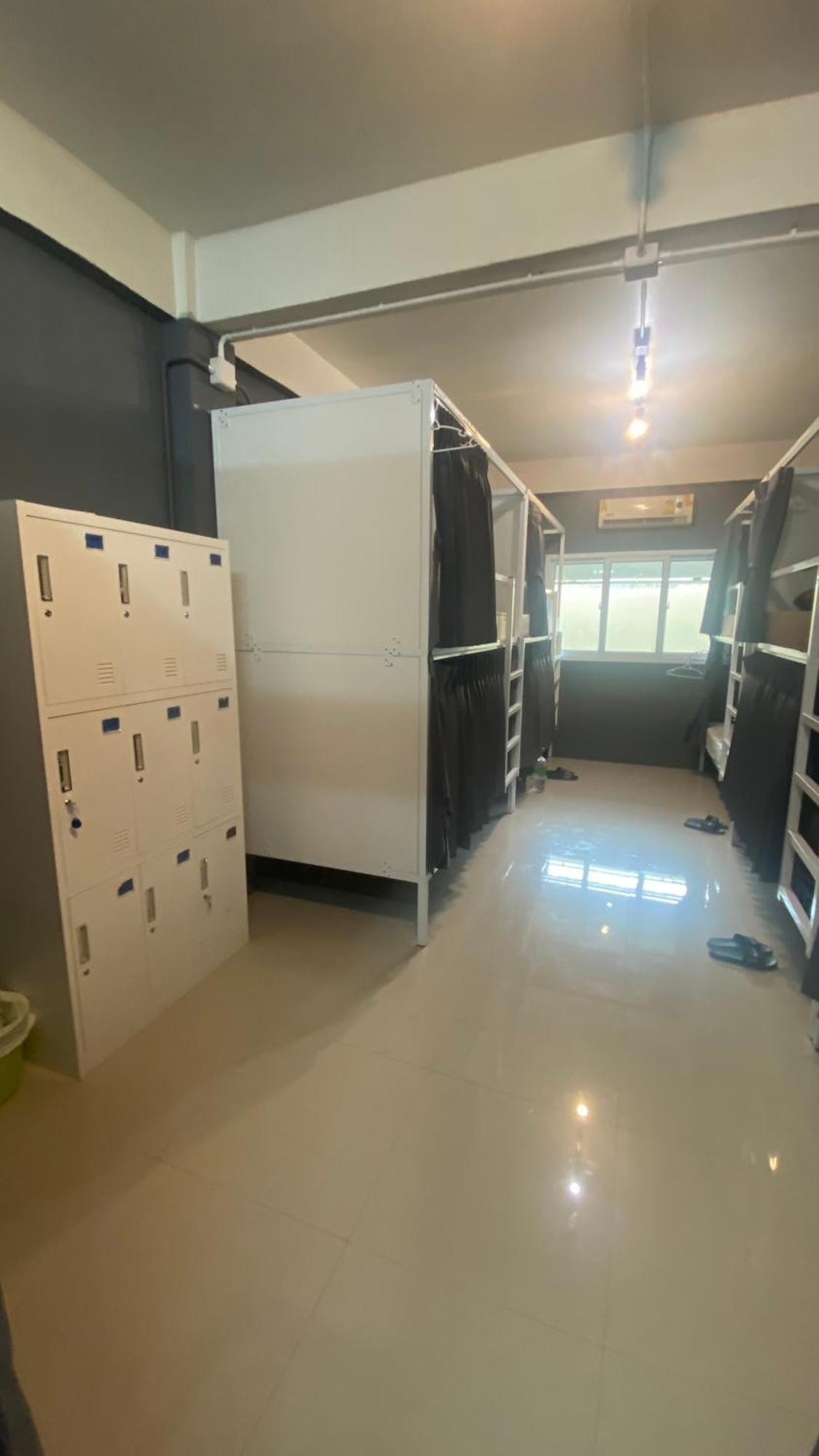 W District Guesthouse Bangkok Zewnętrze zdjęcie
