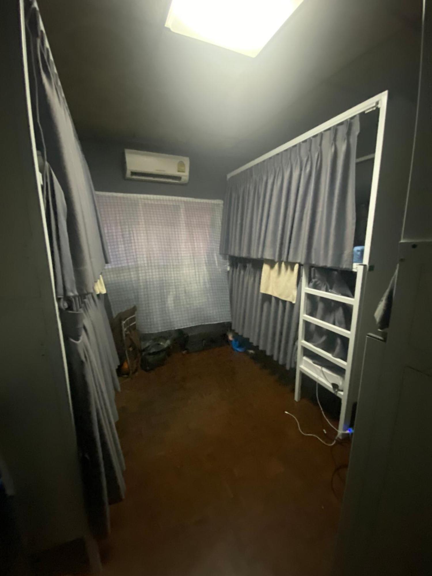W District Guesthouse Bangkok Zewnętrze zdjęcie