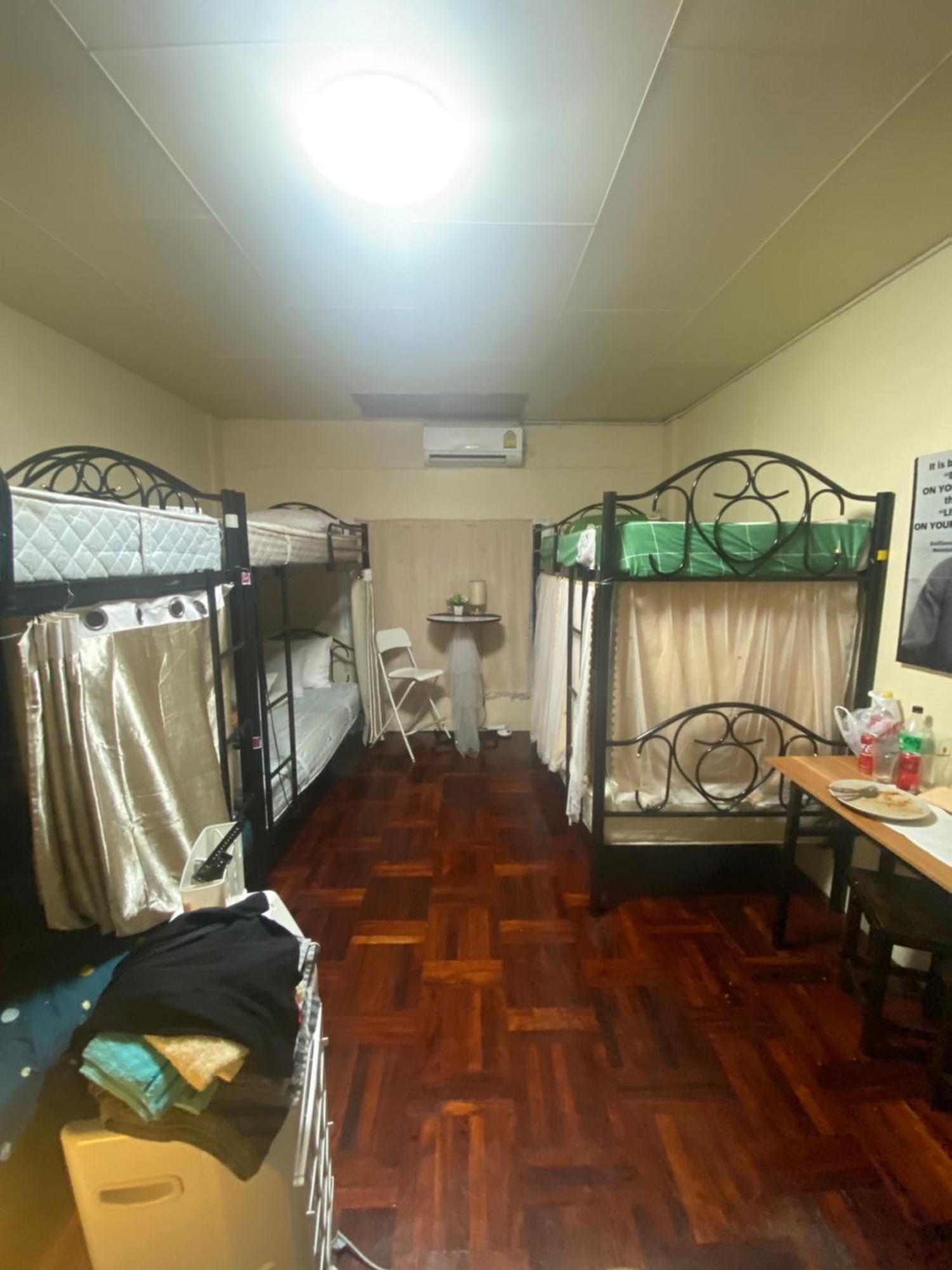 W District Guesthouse Bangkok Zewnętrze zdjęcie