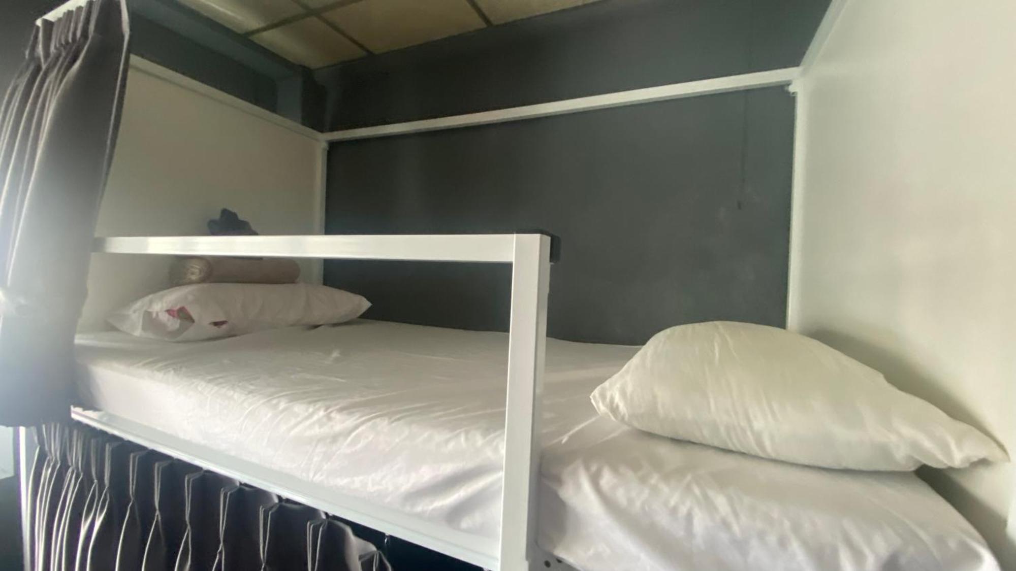 W District Guesthouse Bangkok Zewnętrze zdjęcie