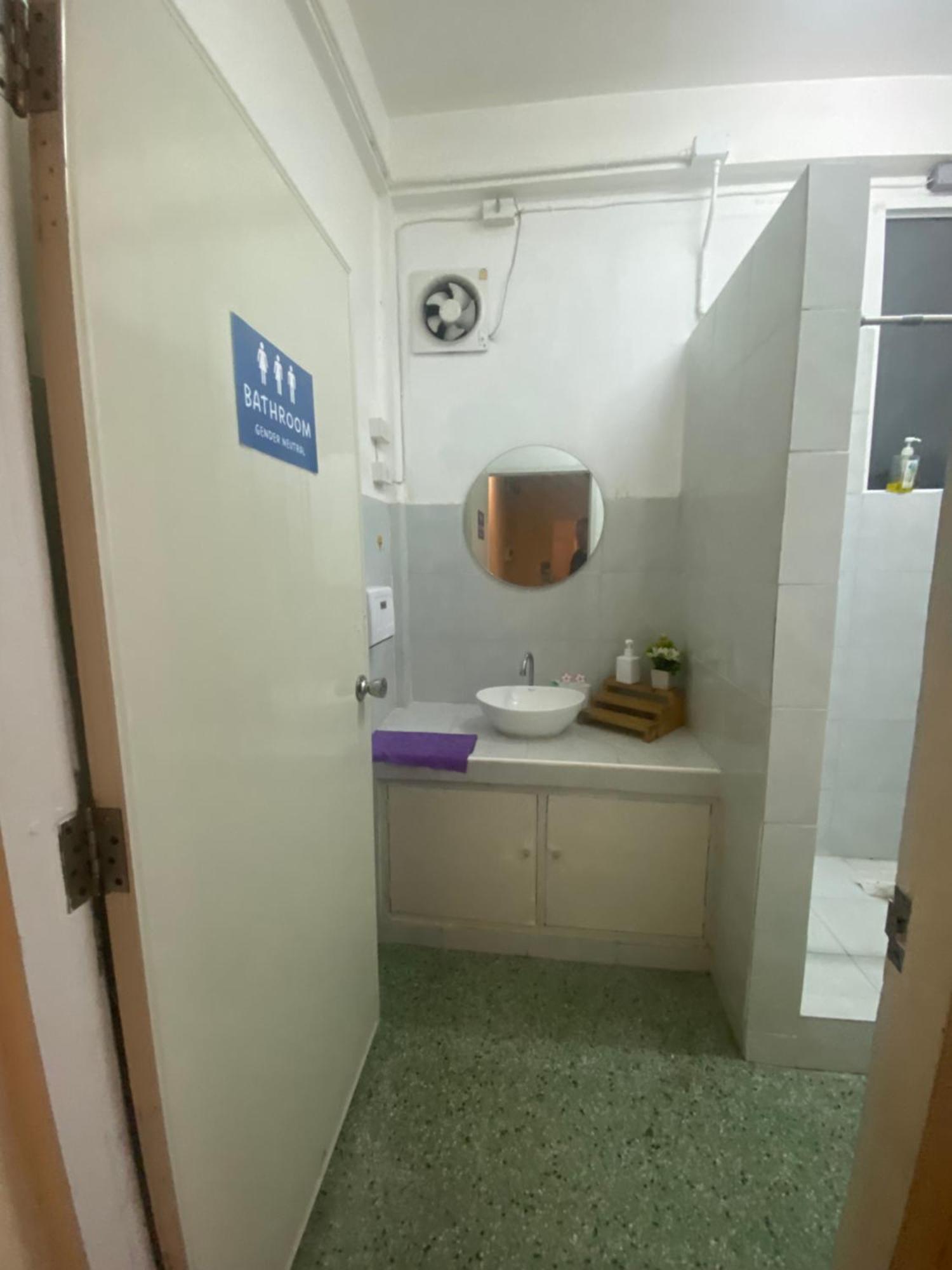 W District Guesthouse Bangkok Zewnętrze zdjęcie